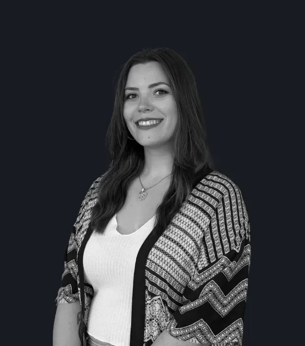 2,Laura